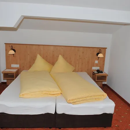 Готель Waldhof 3*