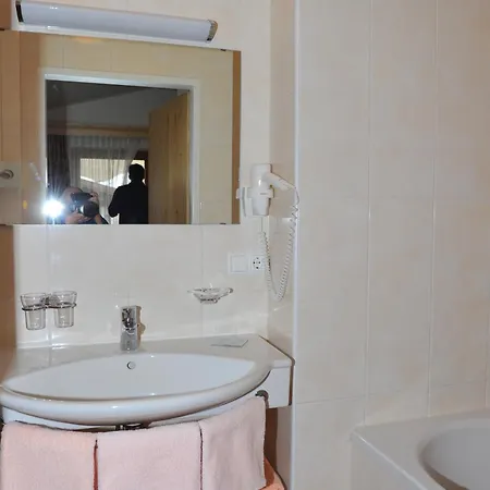 Waldhof Hotel 3*